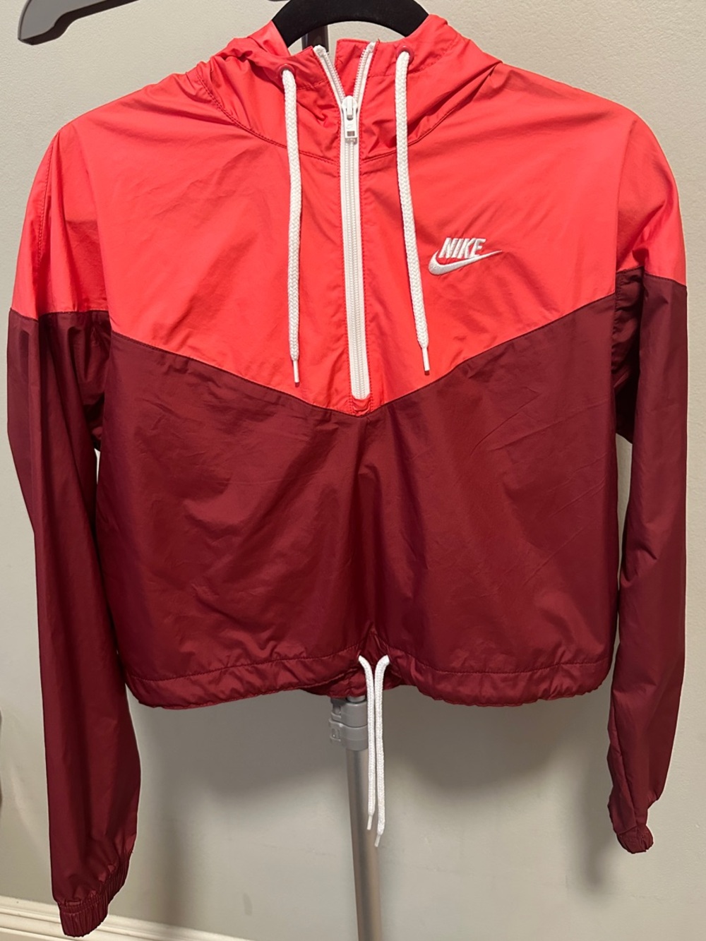 Nike Women’s Crop Windbreaker w/ hood - Layer, Athletic leisure wear. Y2K.
